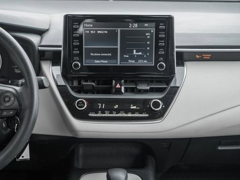 Used 2020 Toyota Corolla LE image 18