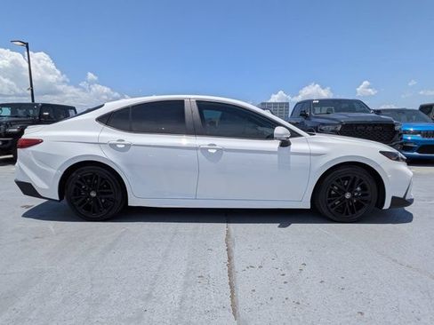 Used 2025 Toyota Camry SE FWD image 2