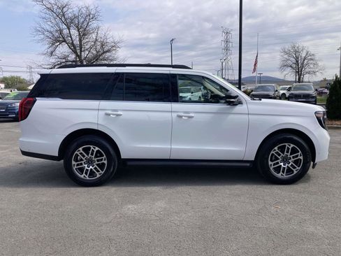 Used 2025 Ford Expedition Active image 2