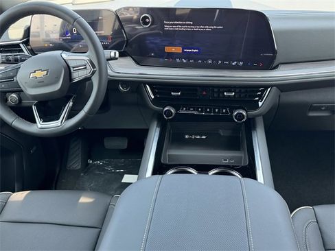 New 2025 Chevrolet Suburban Premier image 6