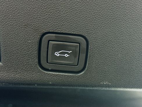 Used 2024 Chevrolet Traverse LT image 31