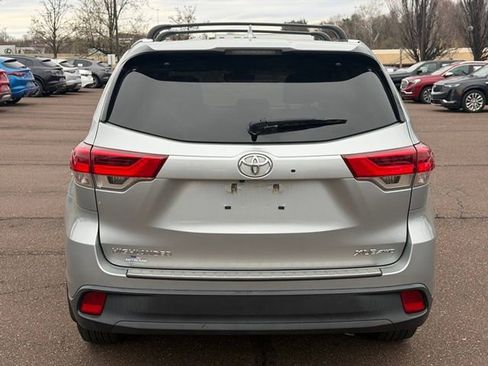 Used 2019 Toyota Highlander XLE image 6