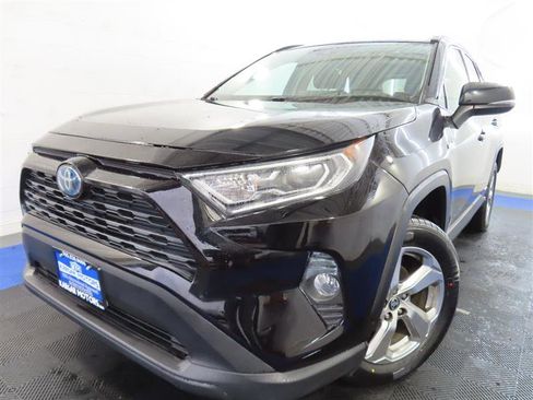 Used 2021 Toyota RAV4 XLE Premium image 1