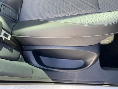 New 2025 Volkswagen Tiguan SE image 52