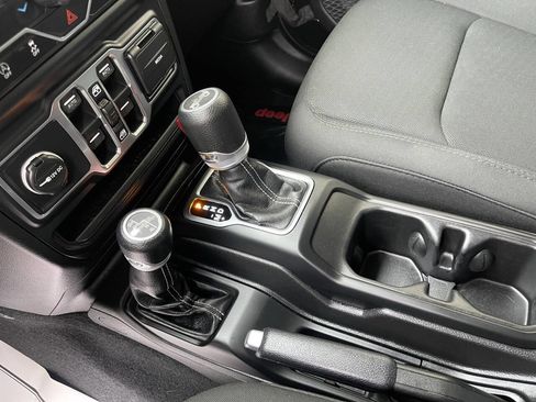 Used 2019 Jeep Wrangler Unlimited Sahara w/ Uconnect 4C Nav & Sound Group image 16