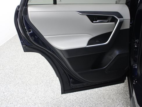 Used 2025 Toyota RAV4 XLE w/ Convenience Package FWD image 27