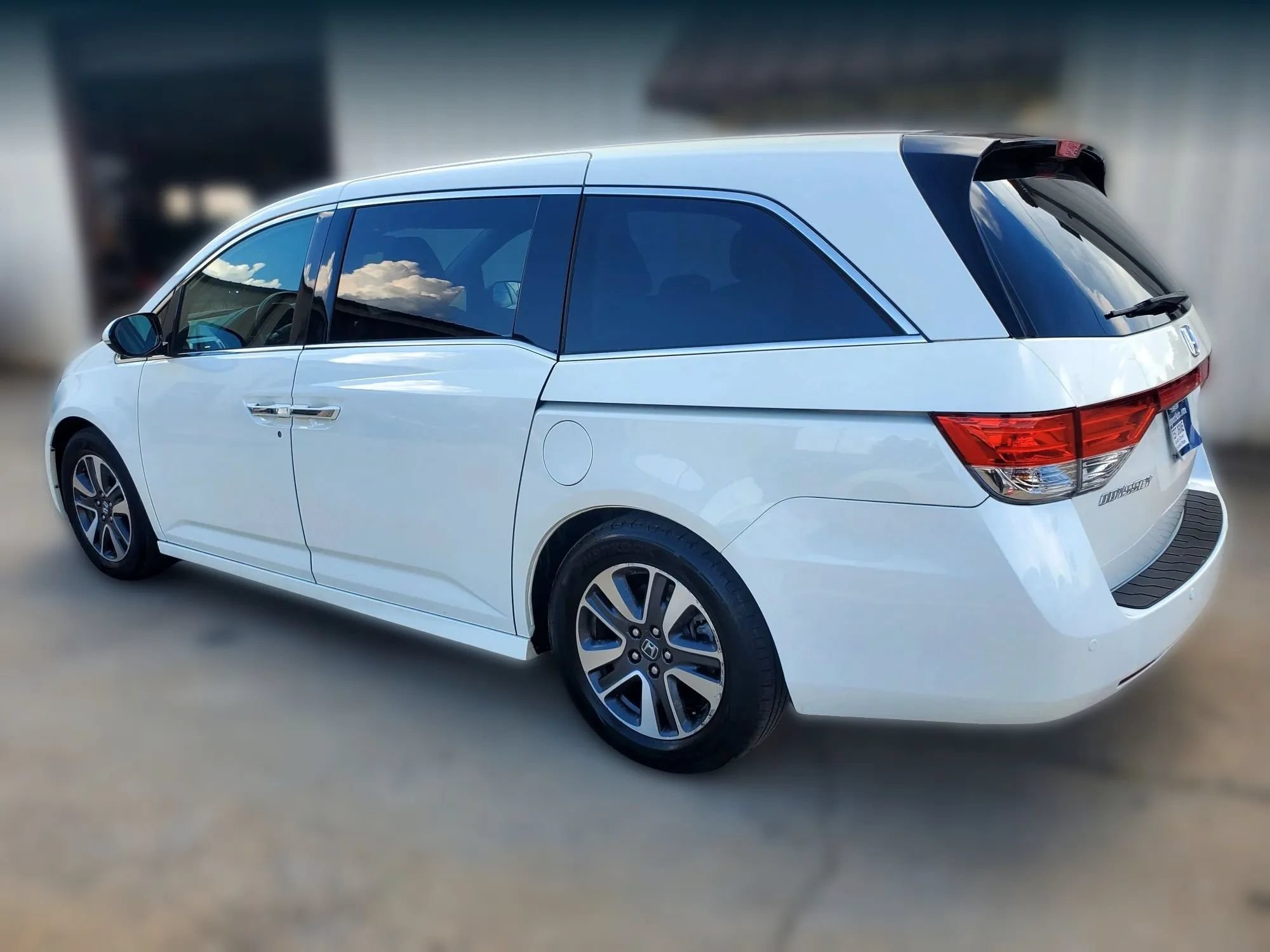 Used 2015 Honda Odyssey Touring Elite image 12