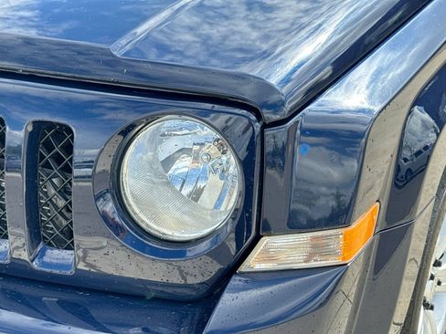 Used 2015 Jeep Patriot Latitude AWD/4WD image 12