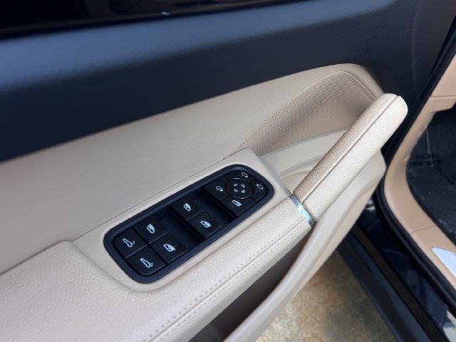 Used 2019 Porsche Cayenne AWD/4WD image 11