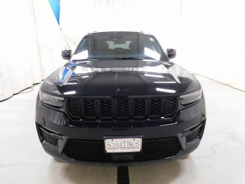 New 2025 Jeep Grand Cherokee Limited w/ Black Appearance Package image 4