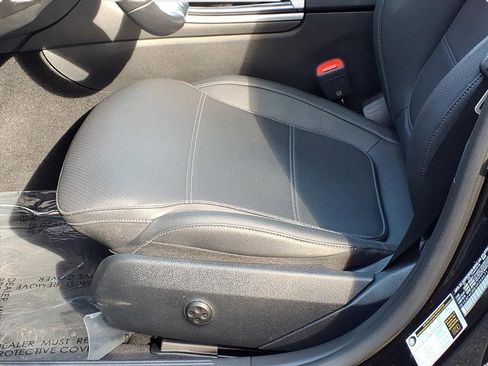 Used 2025 Mercedes-Benz C 300 Sedan image 17