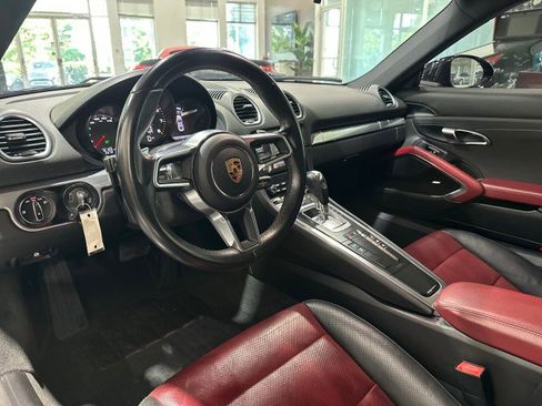 Used 2019 Porsche 718 Cayman RWD image 3