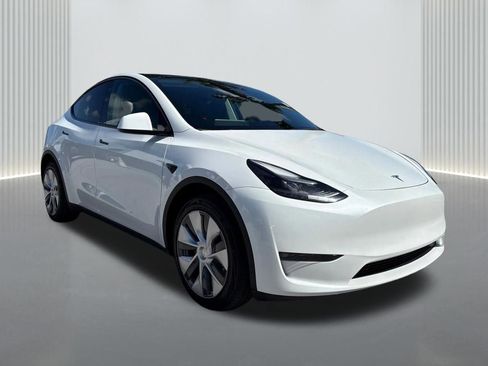 Used 2023 Tesla Model Y Long Range image 3
