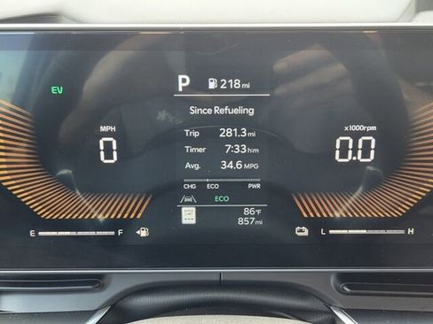 Used 2026 Kia Carnival EX image 24