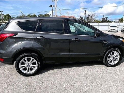 Used 2019 Ford Escape SE image 4