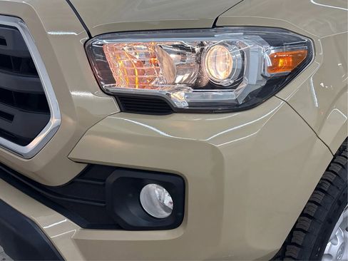 Used 2018 Toyota Tacoma SR5 AWD/4WD image 31