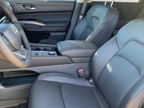 New 2026 Nissan Pathfinder SL image 10