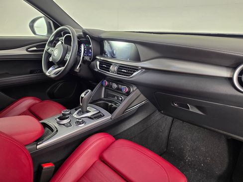 Used 2024 Alfa Romeo Stelvio Veloce AWD/4WD image 45