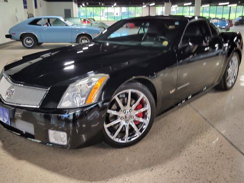 Used 2008 Cadillac XLR V RWD image 3