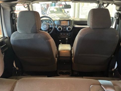 Used 2014 Jeep Wrangler Unlimited Sahara w/ Connectivity Group image 15
