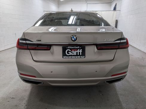Used 2020 BMW 750i xDrive w/ Interior Design Package AWD/4WD image 8