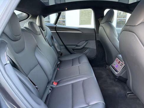 Used 2025 Tesla Model S image 31