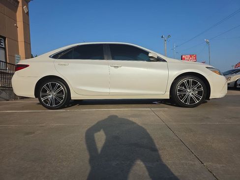 Used 2016 Toyota Camry SE FWD image 4