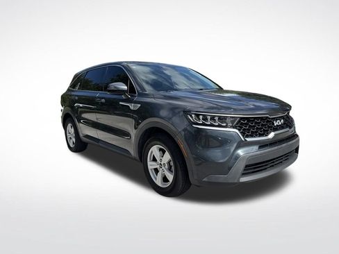 Used 2023 Kia Sorento LX FWD image 2