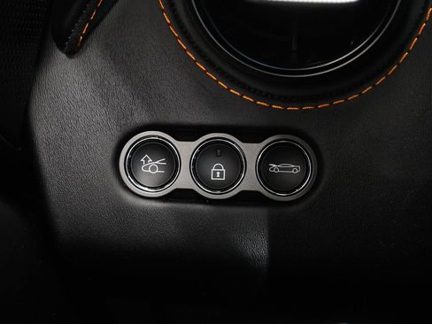 Used 2025 McLaren 750S Spider image 36