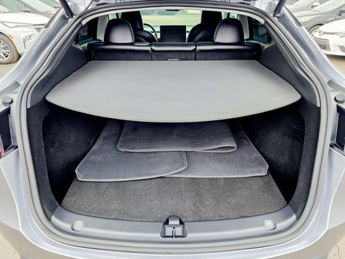 Used 2024 Tesla Model Y Long Range image 33