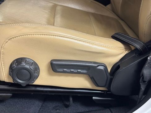 Used 2018 Jeep Wrangler Unlimited Sahara AWD/4WD image 11