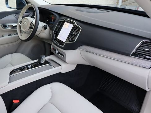 Used 2025 Volvo XC90 B6 Plus w/ Protection Package Premier image 34