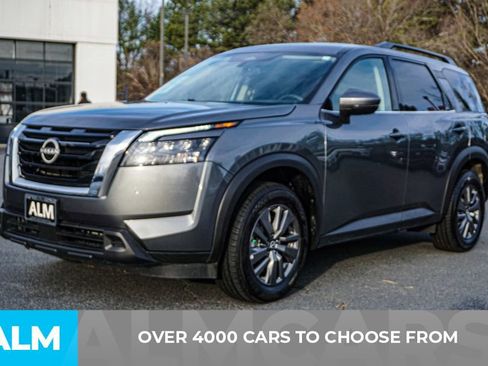 Used 2025 Nissan Pathfinder SV FWD image 3