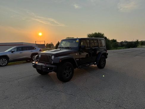 Used 2018 Jeep Wrangler Unlimited Rubicon AWD/4WD image 10