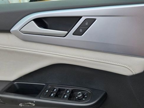 New 2026 Volkswagen Taos SE FWD image 27
