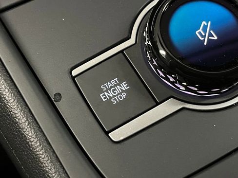 New 2025 Volkswagen Tiguan SE image 15