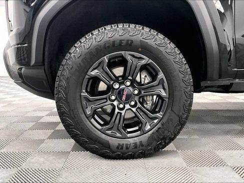 Used 2024 GMC Canyon Elevation w/ Convenience Package AWD/4WD image 9