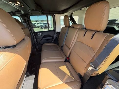 Used 2023 Jeep Wrangler Unlimited Sahara w/ Cold Weather Group AWD/4WD image 12