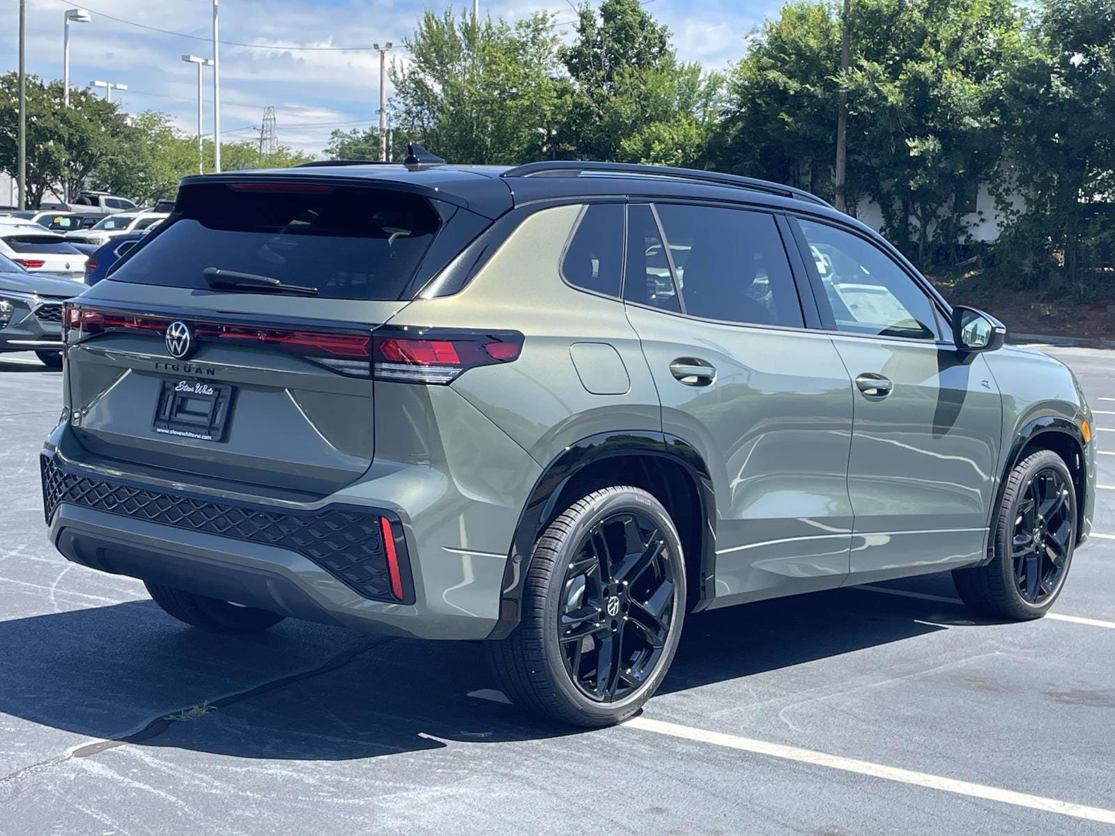 New 2026 Volkswagen Tiguan SE R-Line FWD image 6