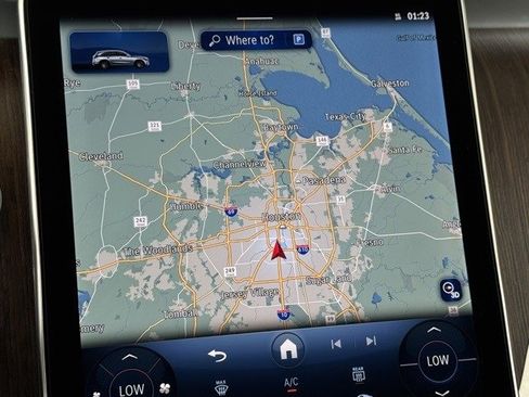 New 2025 Mercedes-Benz GLC 350e 4MATIC image 9