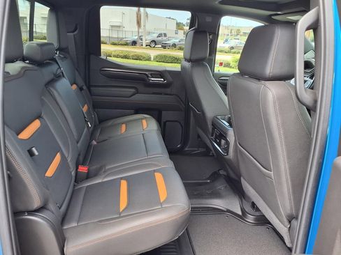 Used 2022 GMC Sierra 1500 AT4 w/ AT4 Premium Package AWD/4WD image 17