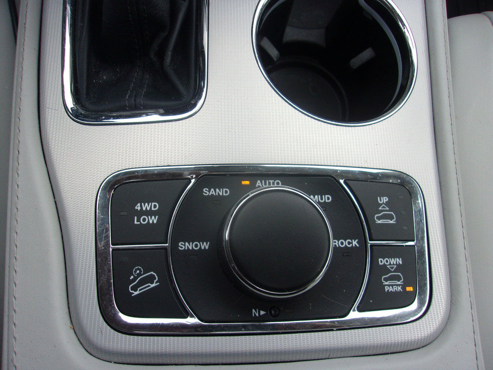 Used 2019 Jeep Grand Cherokee Summit AWD/4WD image 16