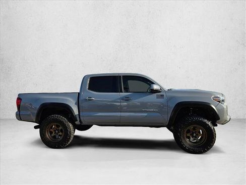 Used 2019 Toyota Tacoma TRD Off-Road w/ Technology Package image 4