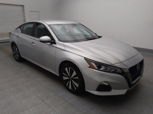 Used 2022 Nissan Altima 2.5 SV FWD image 13
