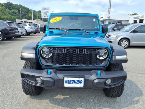 Used 2024 Jeep Wrangler Unlimited AWD/4WD image 9