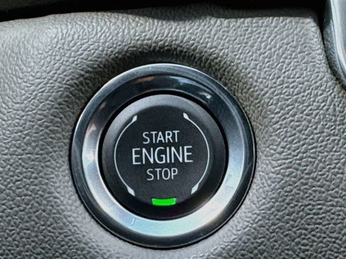 Used 2026 Chevrolet Colorado ZR2 w/ Technology Package AWD/4WD image 18