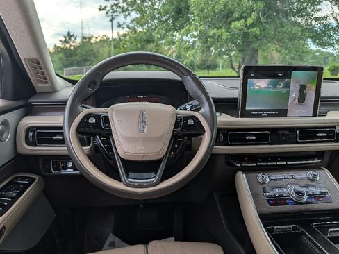 Used 2020 Lincoln Aviator Reserve w/ Equipment Group 202A AWD/4WD image 32