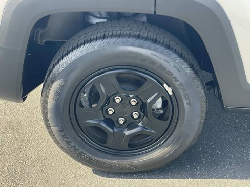 Used 2021 Jeep Renegade Sport image 30