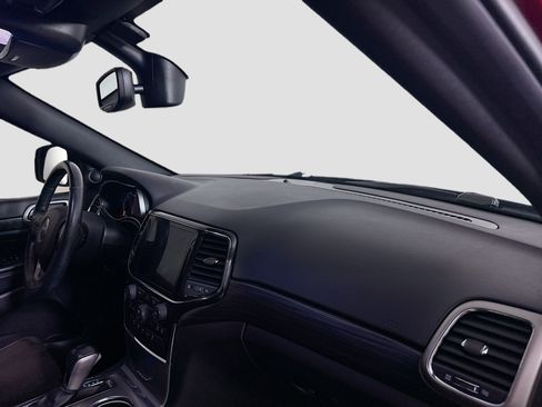 Used 2022 Jeep Grand Cherokee Laredo X image 30