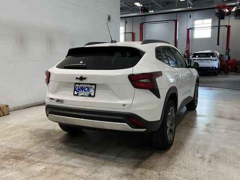 New 2025 Chevrolet Trax LT w/ Driver Confidence Package image 37